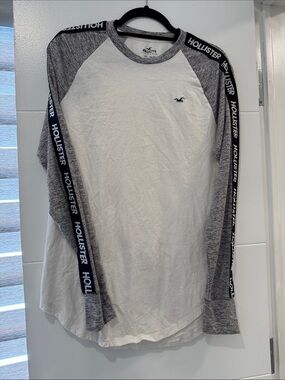 Hollister White Raglan Long-Sleeve Shirt with Gray Sleeves